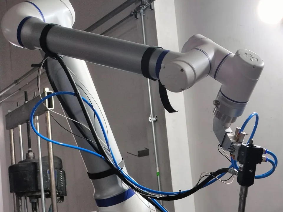 Cobot Innobot instalado y operando en planta