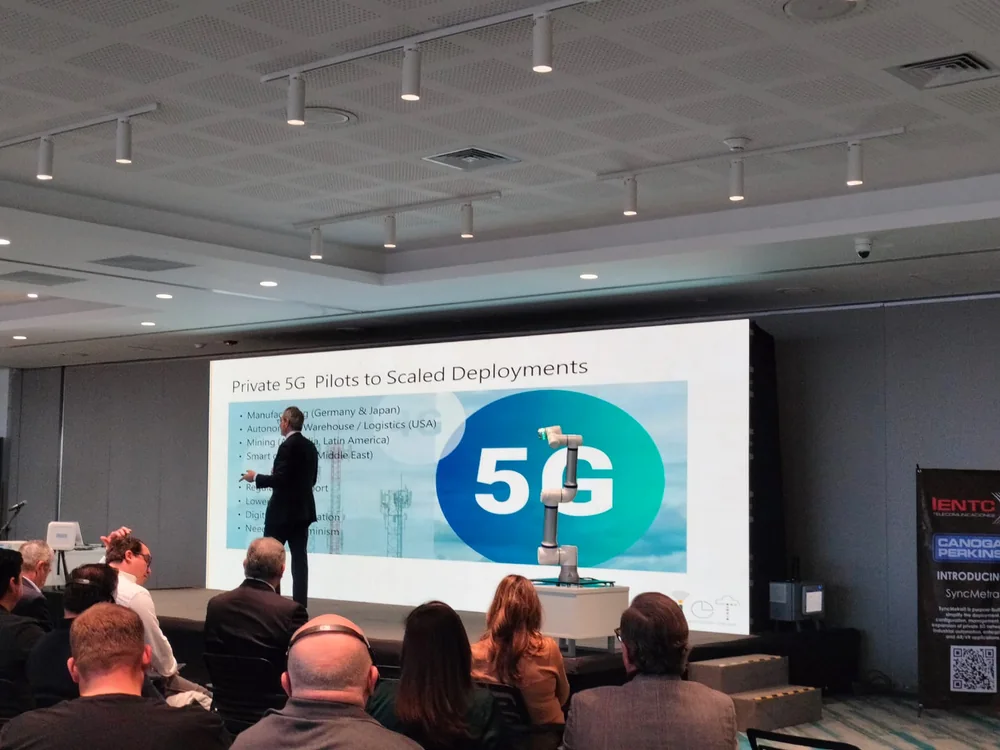 Ponencia sobre 5G privado y robótica en planta